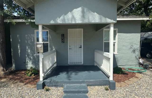 CHARMING 2 BED 1 BATH HOUSE WITH NEW FLOORING AND MINI SPLIT photos photos