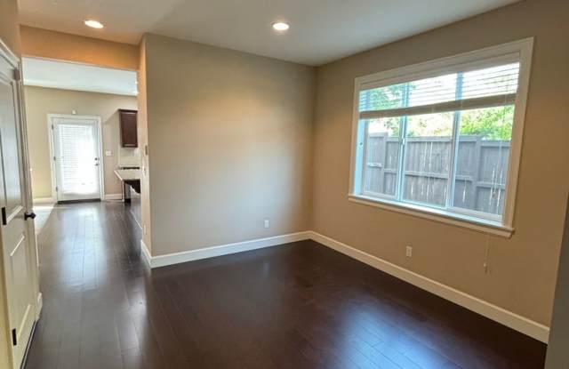 NW Portland- Newer Bethany Home! Gourmet Kitchen, Open Loft/Landing, Large Master Suite! Gallery 4