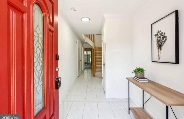 695 W GLEBE Road Gallery 3