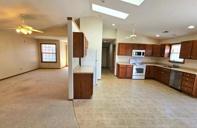 Spacious 3 Bedroom Condo Available in Ontario, Ohio Gallery 1