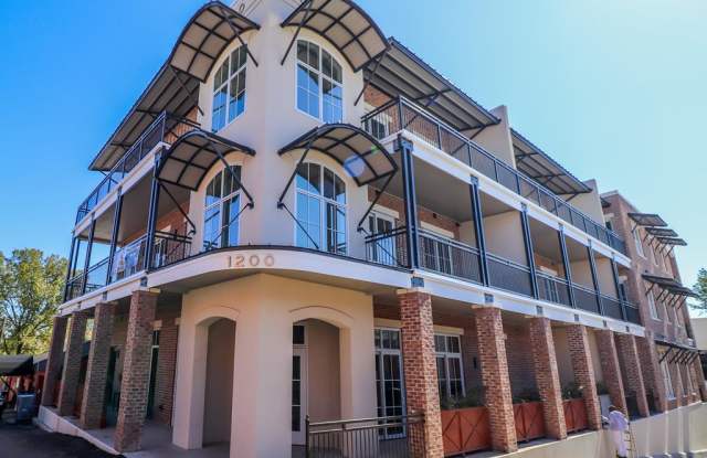 306 Harrison Square Condominiums - 1200 Harrison Avenue, Oxford, MS 38655