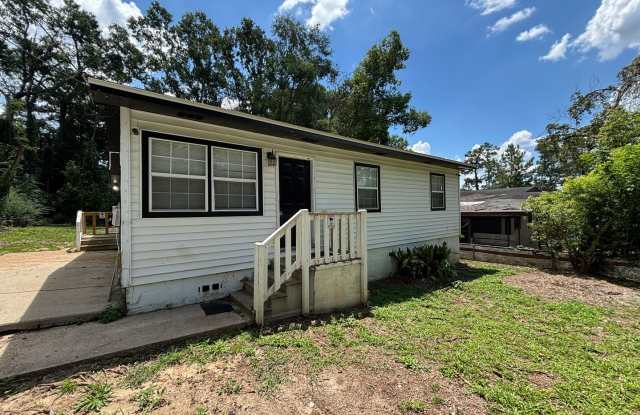 Stylish Renovated 3-Bedroom Gem in Prime Tallahassee – Move-In Ready Near Downtown! photos photos