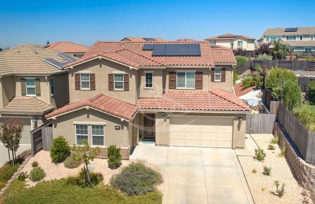 Your Serene Whitney Ranch Retreat Gallery 3