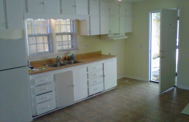 3 bedroom, 1 bath house. Gallery 2