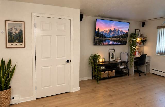 Charming 2BD/1BA Townhouse in Wheat Ridge with Large Private Patio! Gallery 4