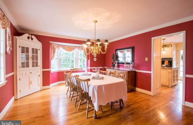 1921 MARSH RD Gallery 3