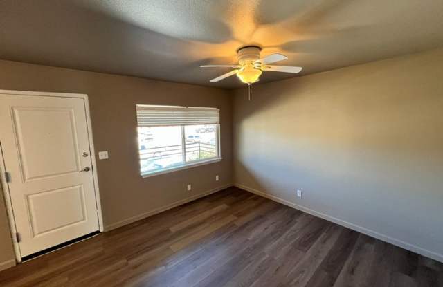 <b> Refreshed One Bedroom Upstairs Corner Unit Close to Renown & VA Hospital<br><br> Gallery 2