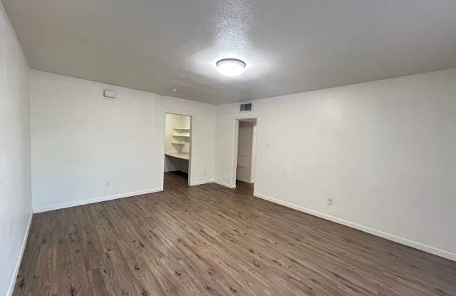 No Hoa! Single Story House with 4 Bedrooms 2 Bathrooms! Gallery 3