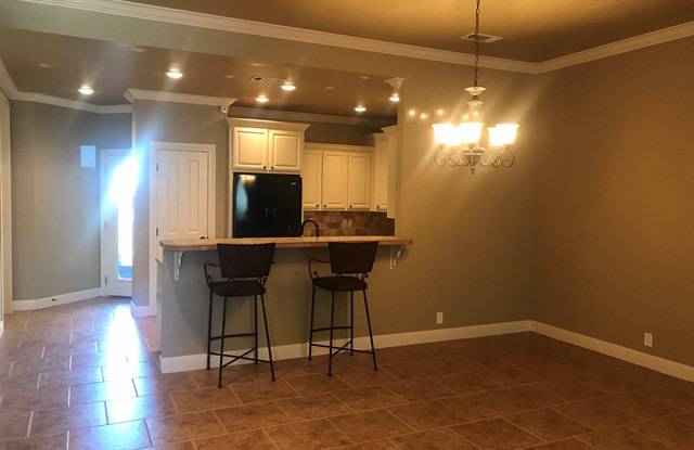 1618 Red Oak Ln Gallery 2