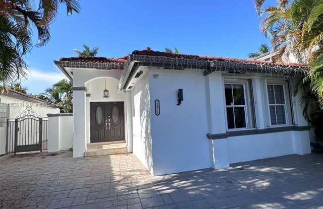 12925 NW 8th Ln - 12925 Northwest 8th Lane, Tamiami, FL 33182