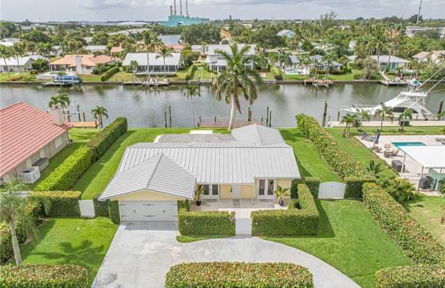 21 Dolphin Drive - 21 Dolphin Drive, Vero Beach, FL 32960