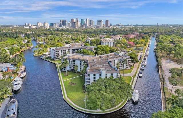 1301 RIVER REACH Drive Gallery 4