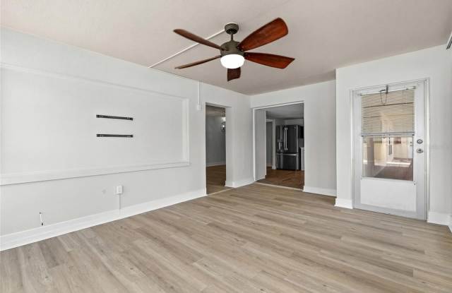 4780 COVE Circle Gallery 3