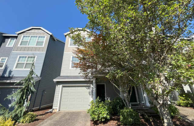 Spacious Tigard 3 Bedroom Townhouse with Open Kitchen, Attached Garage & Balcony Gallery 4