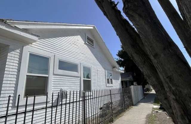 1058 W 42nd Pl photos photos