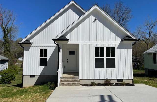 3 BED, 2 BATH NEWLY RENOVATED HOME IN THOMASVILLE! photos photos