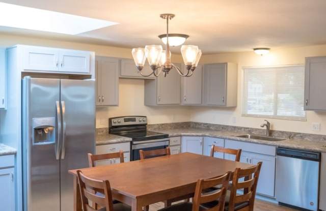Single Level Home in Bend with Sunroom! photos photos