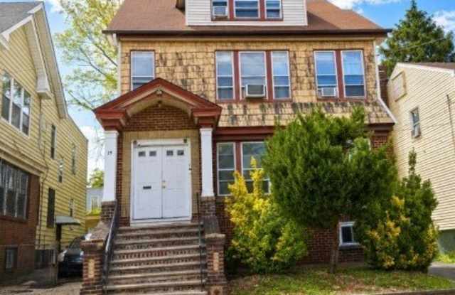 19 Bayview Ave Gallery 4