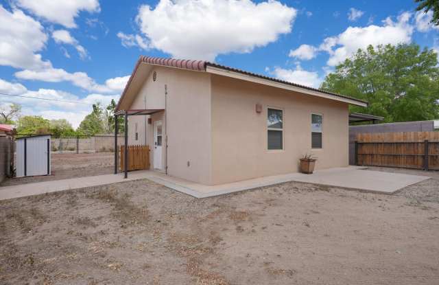 NW Albuquerque | 2 bed / 1 bath | Casita | Utilities Included photos photos