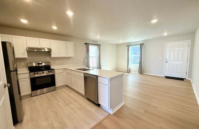 Olympic Ridge one story house. Gallery 3