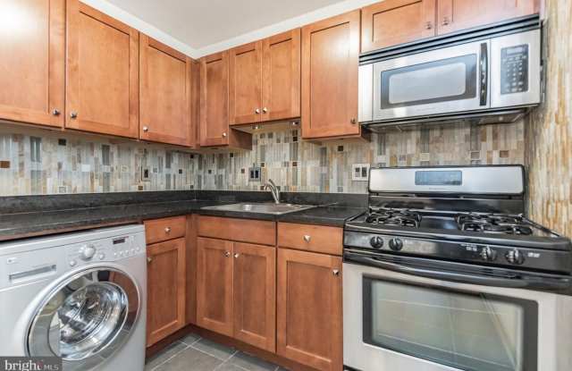 Modern 2-Bedroom Apartment with In-Unit Laundry Near Naylor Road Metro photos photos