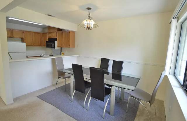 211 Compton Cir Apt D Gallery 2
