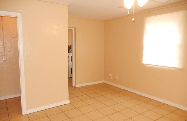 NICE 3/1 House w/ Tile Floors, Washer/Dryer, Split Plan, & Large Yard! $1095/month Avail NOW! Gallery 4