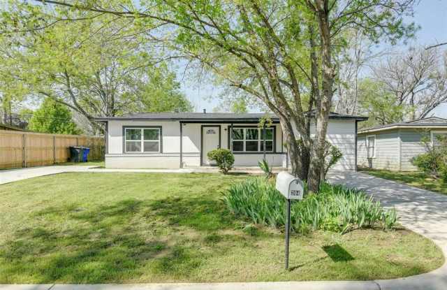 304 Hillcrest Street - 304 Hillcrest Street, Mansfield, TX 76063