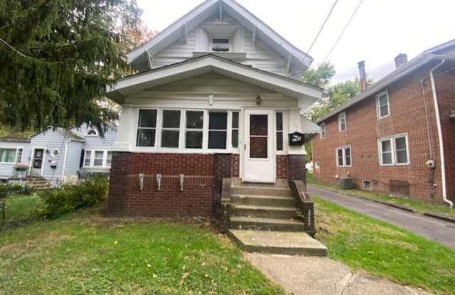 Updated 5-Bed, 2-Bath with Attic Suite  Clean Basement - 744 Lakewood Boulevard, Akron, OH 44314