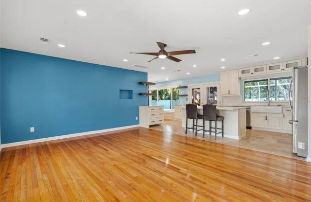 404 S WEST SHORE Boulevard Gallery 3