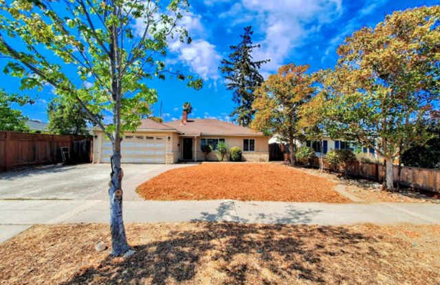 Beautiful Single Story House w/Low Maintenance Yards  In-unit Laundry photos photos