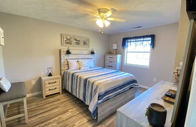 REDUCED! Beautifully furnished 2 bedroom/2 bath 1st floor condo in River Oaks Gallery 4