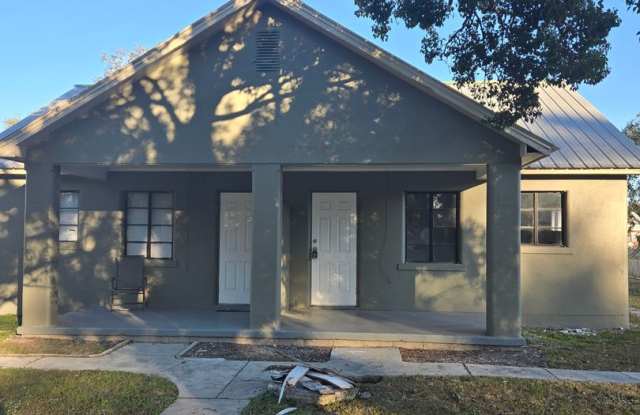 Charming 1-Bedroom Home for Rent in Zephyrhills! photos photos