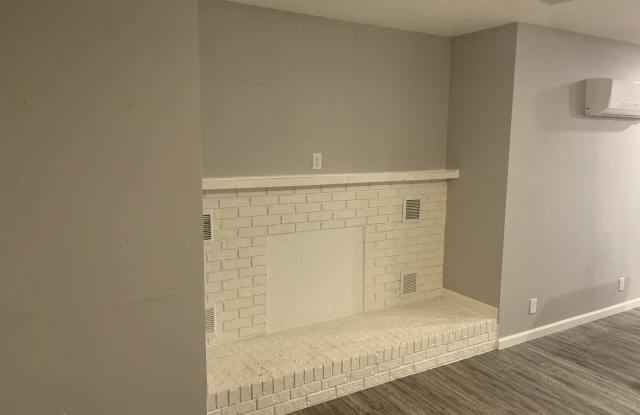 811 East Red Bud Road - 102 Gallery 2