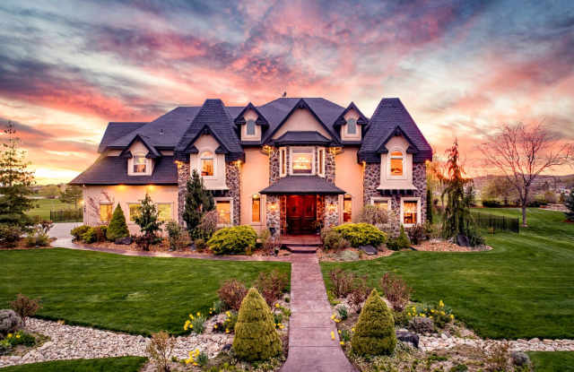 Fully Furnished Beautiful Home on Golf Course - 3095 North Merlot Place, Ada County, ID 83669