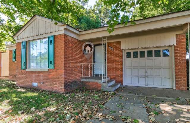 Charming 2-Bedroom Home with Spacious Backyard & Great Location*Move In Special * Gallery 4
