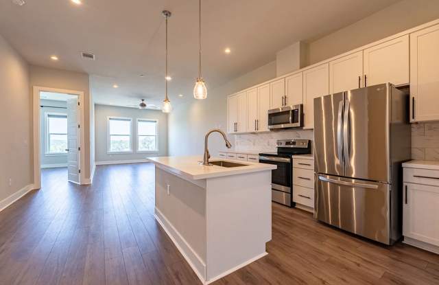Stylish 2 bedroom, 2 bathroom Condo in East Austin. Must See Oportunity! photos photos