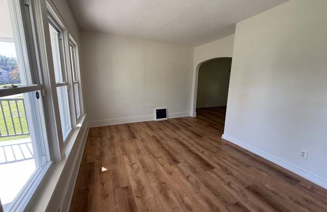 2007 Delaware Avenue Gallery 3