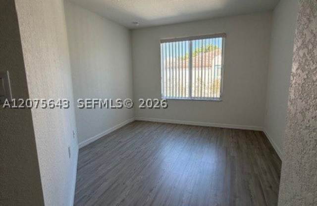 4729 SW 63rd Ln Gallery 3