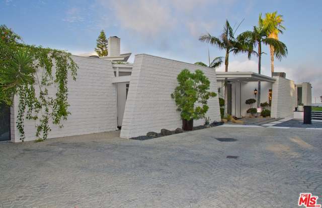 960 STRADELLA Road Gallery 2
