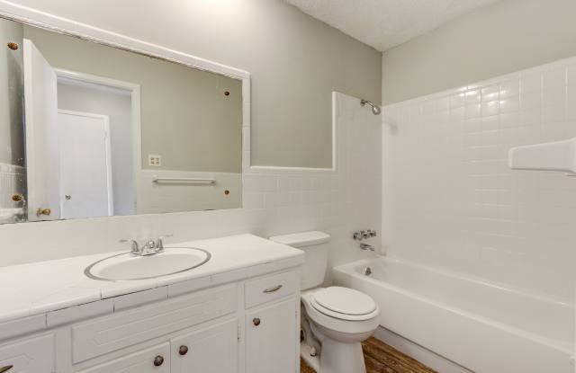 "The Grove" One & Two Bedroom Apartments Gallery 4