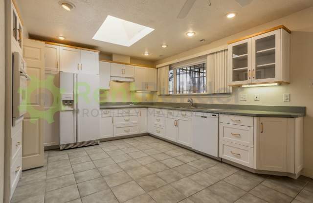 SPRING SPECIAL!!! NEW UPGRADE: REFRIGERATED AIR CONDITIONING!! photos photos