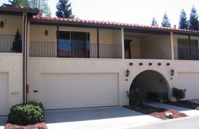 Spacious Los Gatos town home with two car garage. photos photos