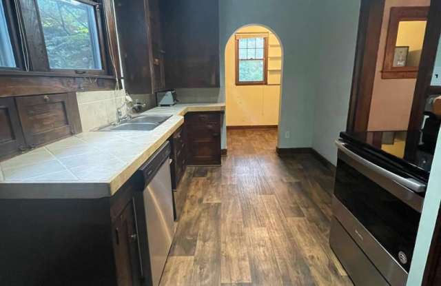 1204 White St. | Available for 2026-2027! photos photos 1204 White St. | Available for 2026-2027! photos photos