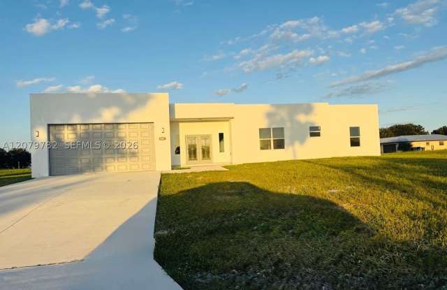 401 Lexington Drive Gallery 1