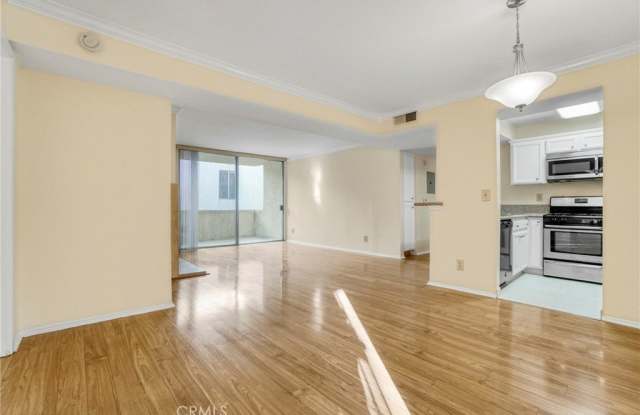 5325 Newcastle Avenue photos photos