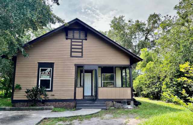 NICE 3BR/1BA Lakeland Home w/Large Covered Porch. NO APPLICATION FEE! - 1618 Wayman Street, Lakeland, FL 33815