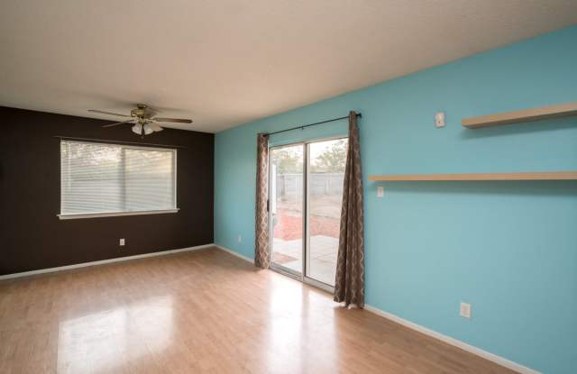 NE HOME 2 Bedroom  1 Bath Gallery 4