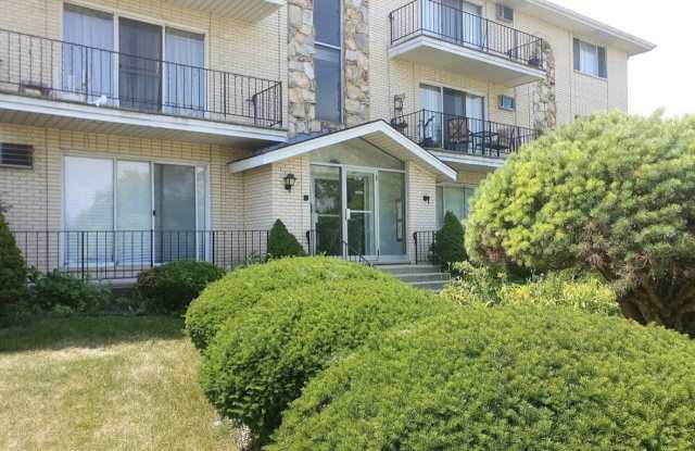 5825 W 103rd Street unit: 3Se photos photos