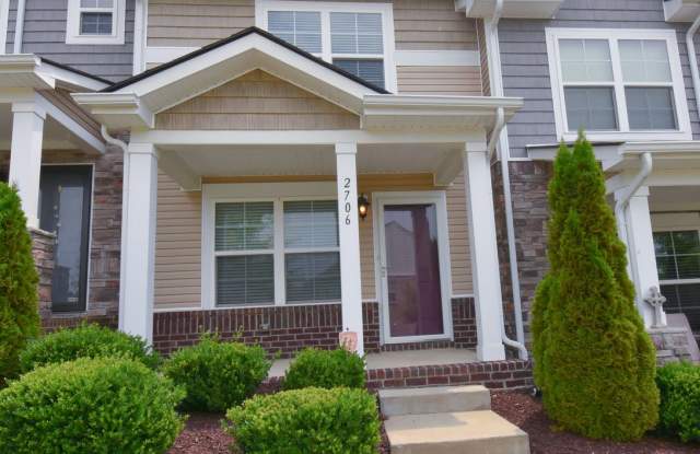 Wonderful townhome 15 min. to downtown Nashville- pool, tennis courts  fitness center! photos photos